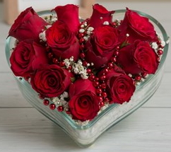 Kalp içerisinde 12 adet kırmızı gül Ankara çiçekçi telefonları